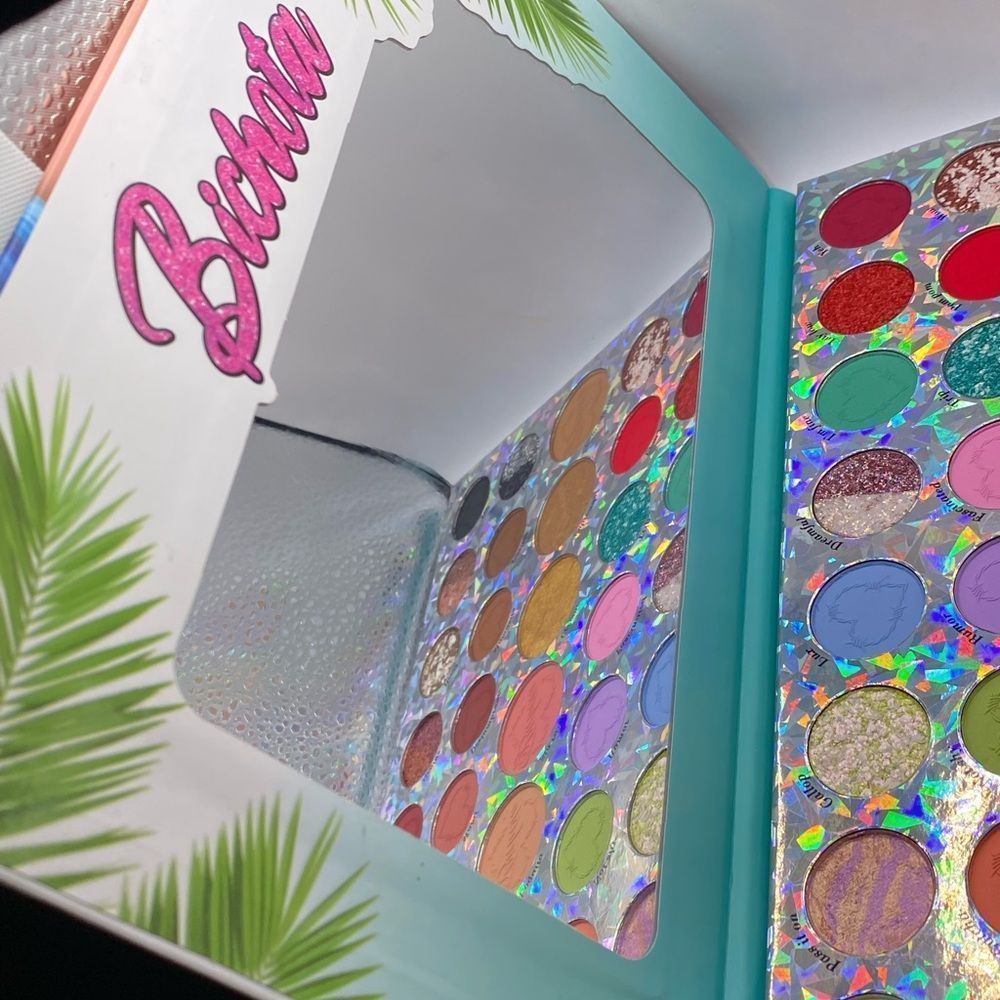 Karol G Bichota Eyeshadow Palette book-NEW - Picture 5 of 8